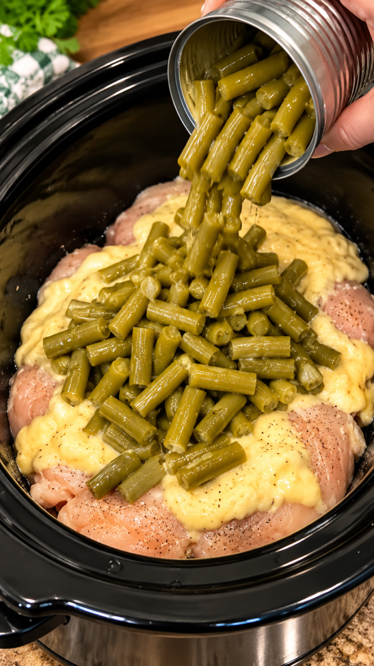 Slow Cooker Creamy Chicken and Green Beans with tender chicken and creamy sauce