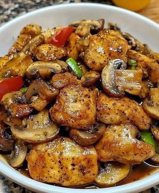 Black Pepper Chicken and Mushrooms – Easy, Juicy & Flavorful Skillet Dinner